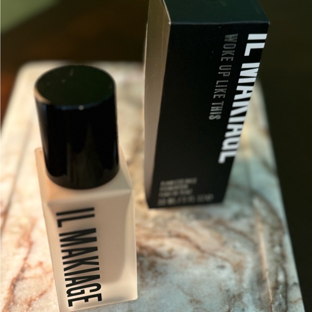 IL MAKIAGE Woke Up Like This Foundation 035
